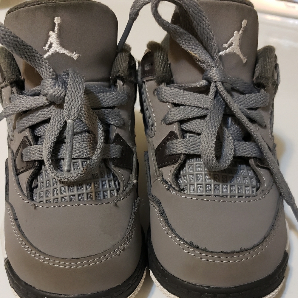 Gray Jordan Retro 4